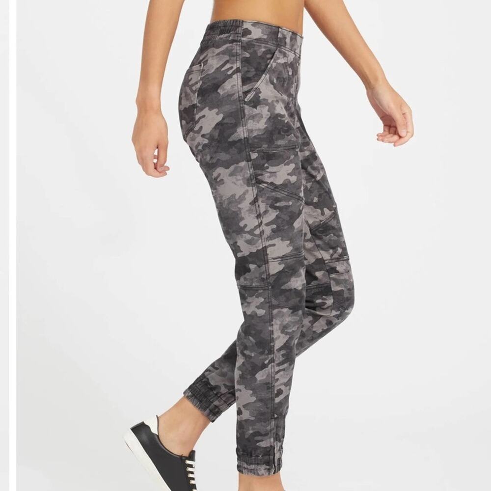 Spanx Stretch Twill Cargo Jogger - Picture 4 of 9